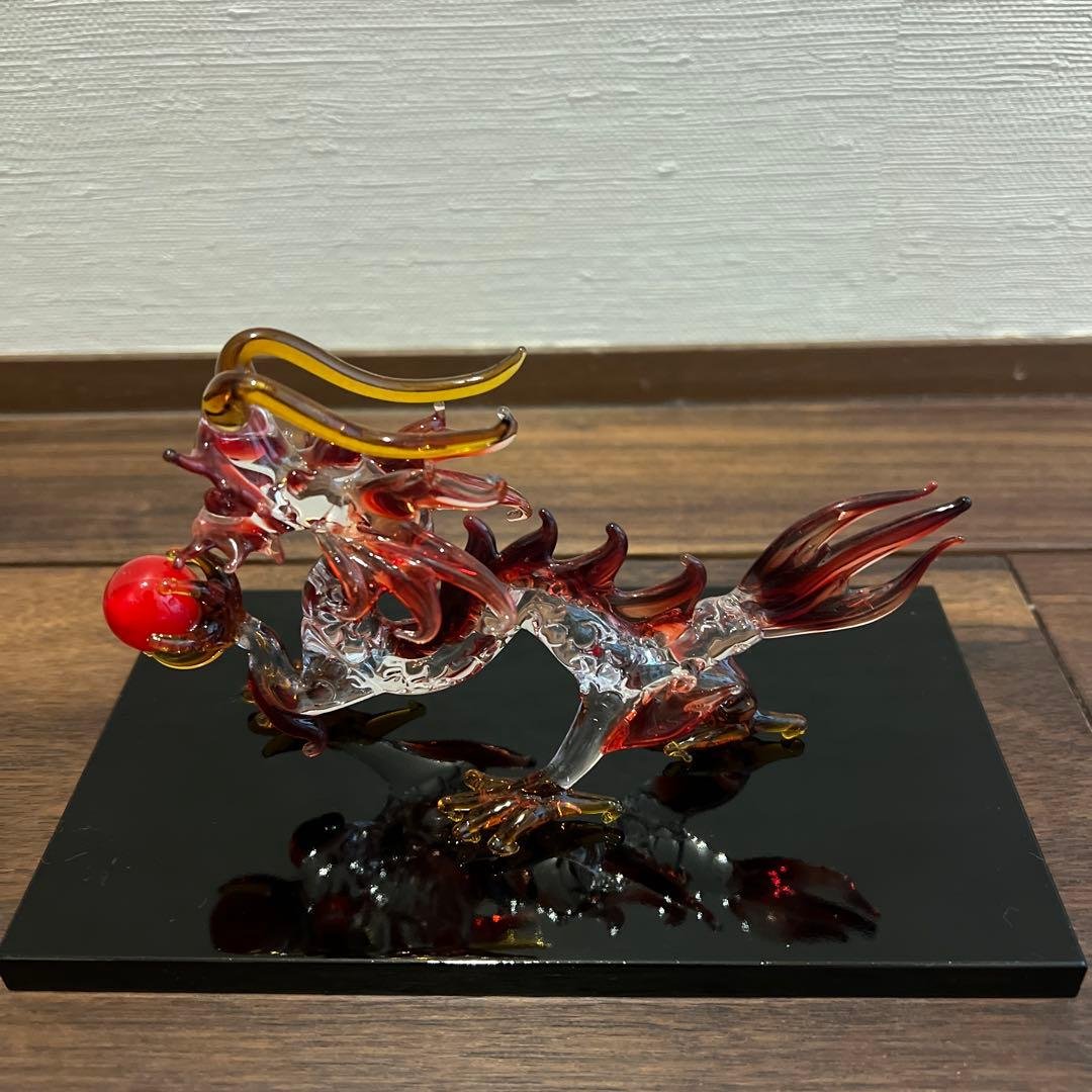 ガラス製ドラゴン工芸品 黒台座付き