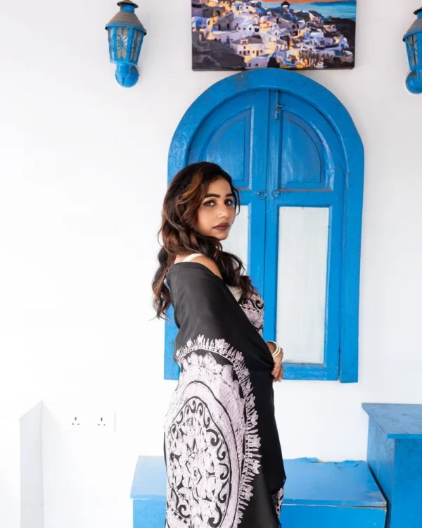 Fine Art Alpana Batik in Black and White on Gray Colour 3 Ply Murshidabad Silk Saree